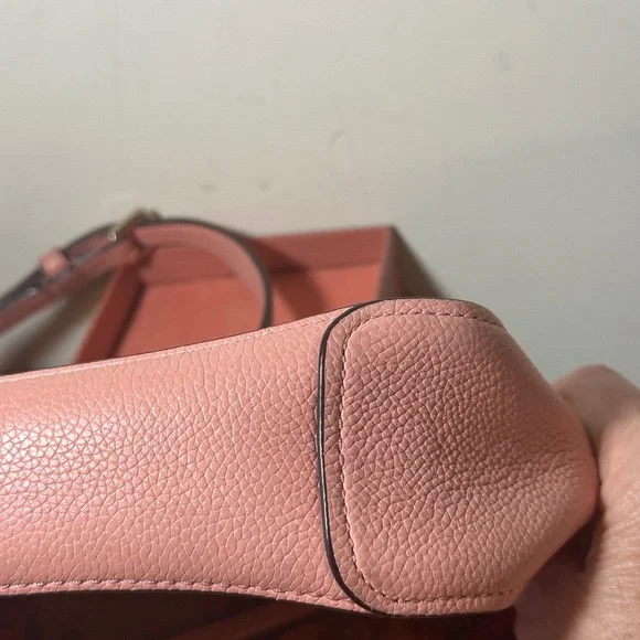 Kate Spade crossbody. - Picture 5 of 14